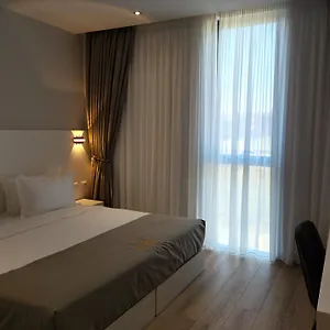 Otel Metro Terminal, Tiran