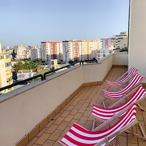 https://wakeup-triplex-house.hotelaalgarve.com